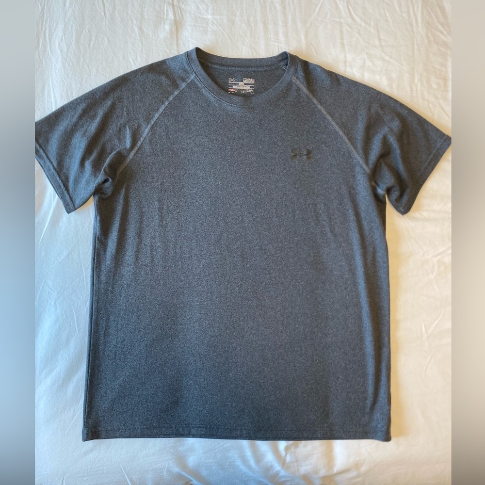 Under Armour Womens Medium Loose Fit Shirt